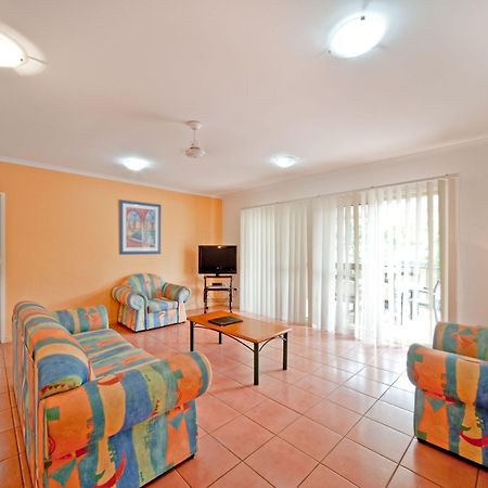 At Beach Court Holiday Villas Airlie Beach Extérieur photo