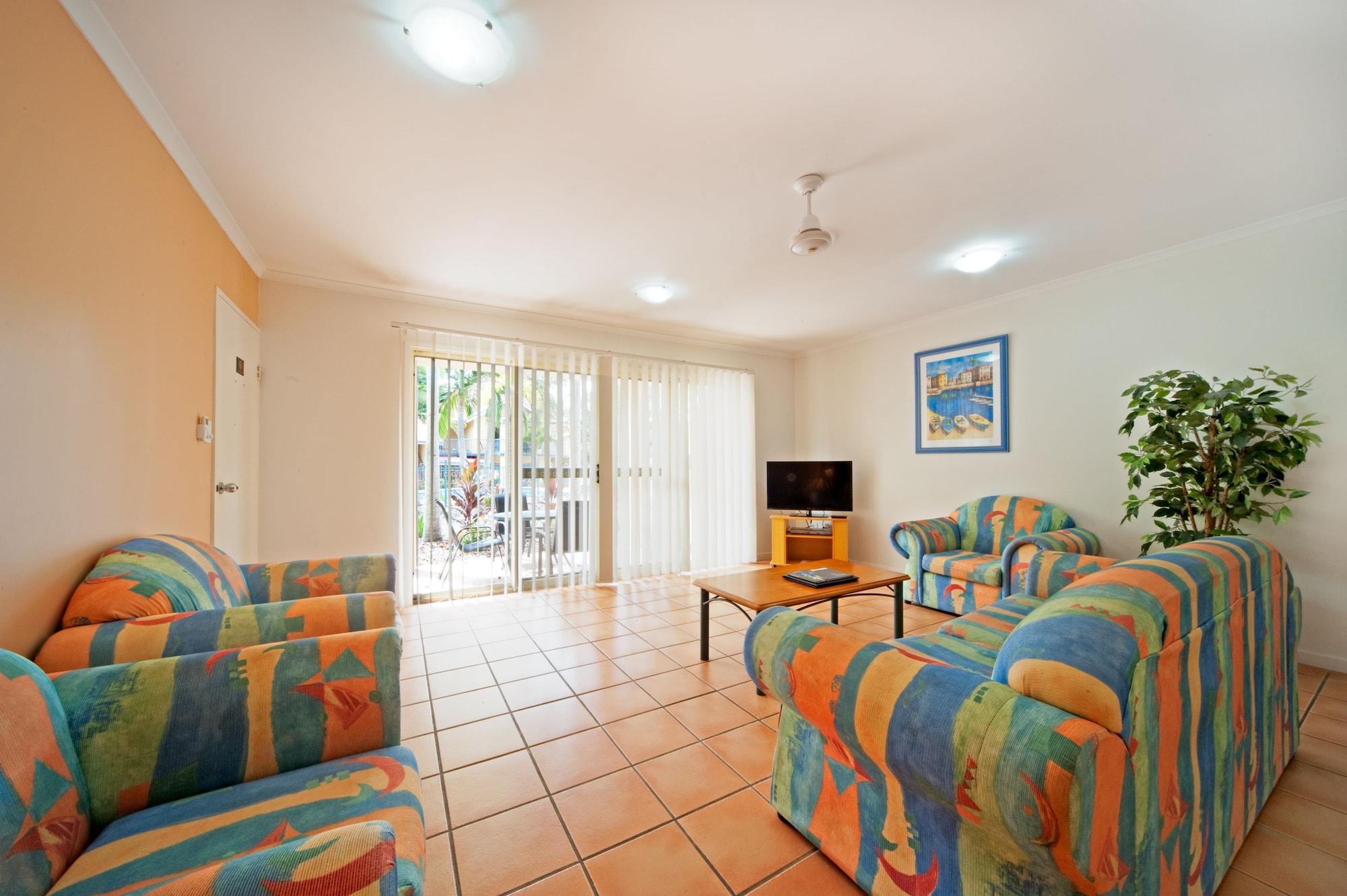 At Beach Court Holiday Villas Airlie Beach Extérieur photo