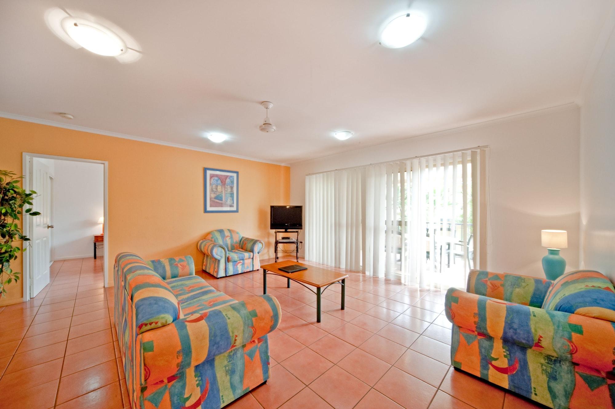 At Beach Court Holiday Villas Airlie Beach Extérieur photo