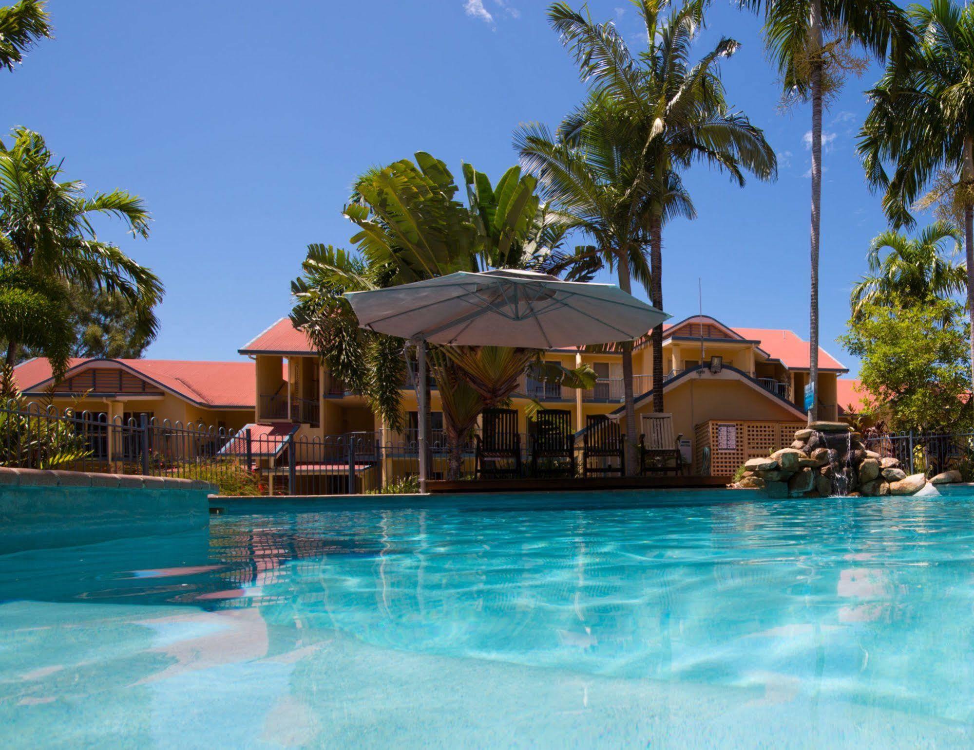 At Beach Court Holiday Villas Airlie Beach Extérieur photo